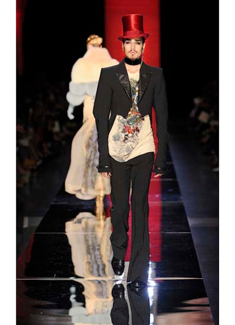 fass-jean-paul-gaultier-couture-2012-runway-25-v.jpg