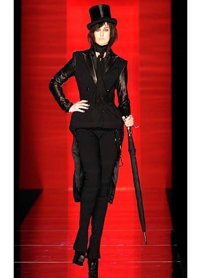 fass-jean-paul-gaultier-couture-2012-runway-01-v.jpg