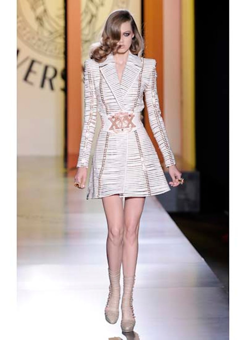 fass-versace-fall-2012-runway-01-v.jpg