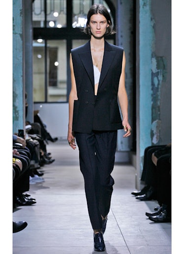 fass-balenciaga-spring-2013-runway-05-v.jpg