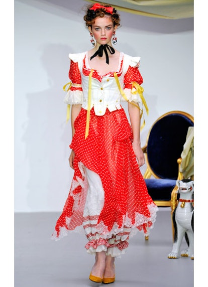 fass-meadham-kirchhoff-spring-2013-runway-01-v.jpg