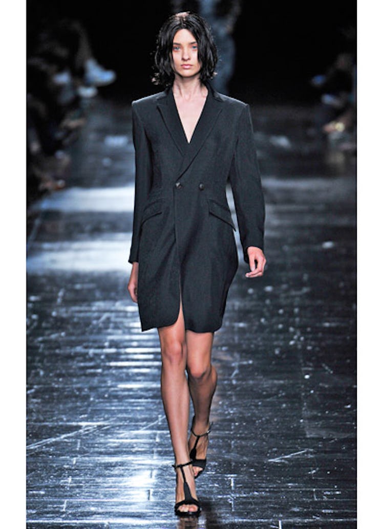 fass-theyskens-theory-spring-2013-runway-04-v.jpg