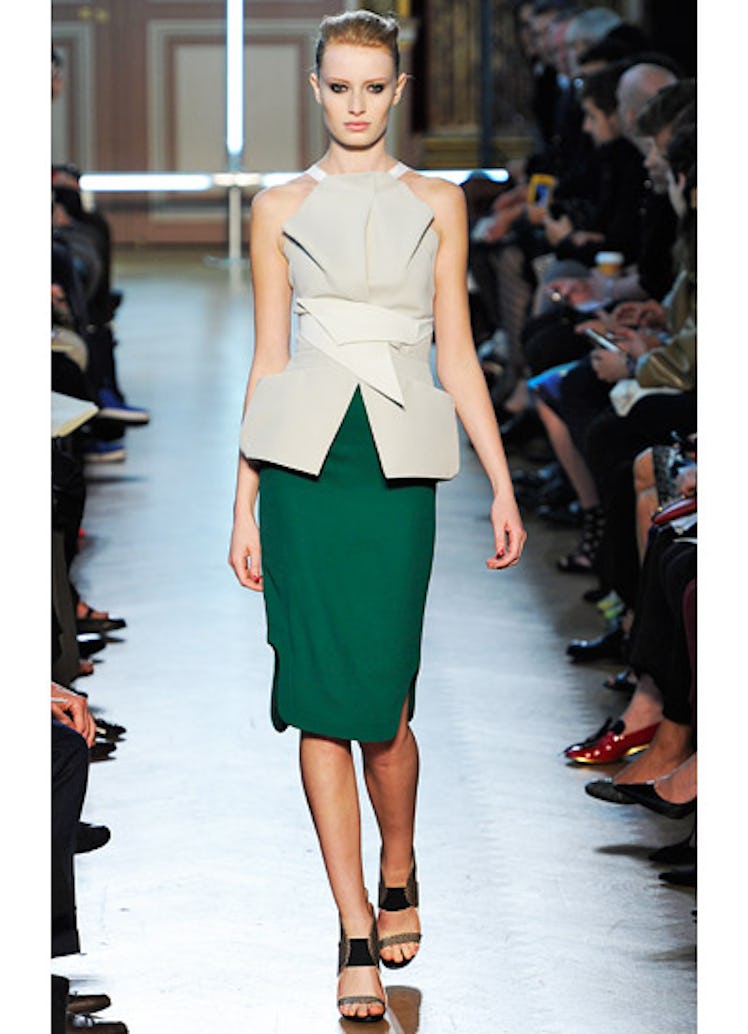 fass-roland-mouret-spring-2013-runway-07-v.jpg