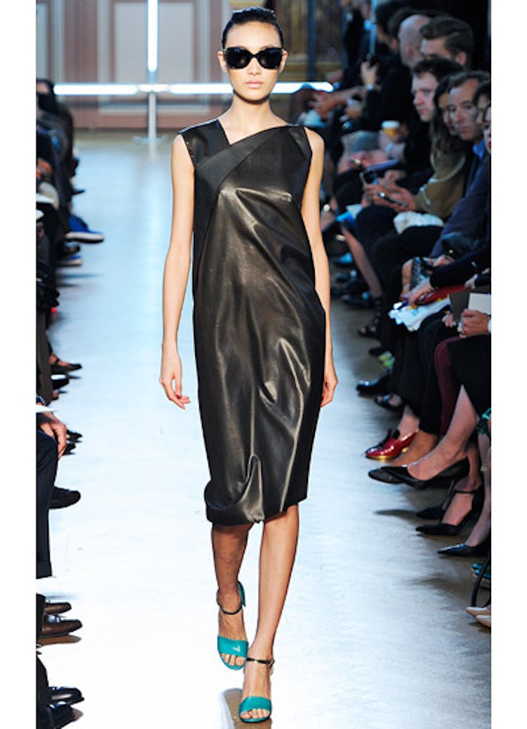 fass-roland-mouret-spring-2013-runway-22-v.jpg