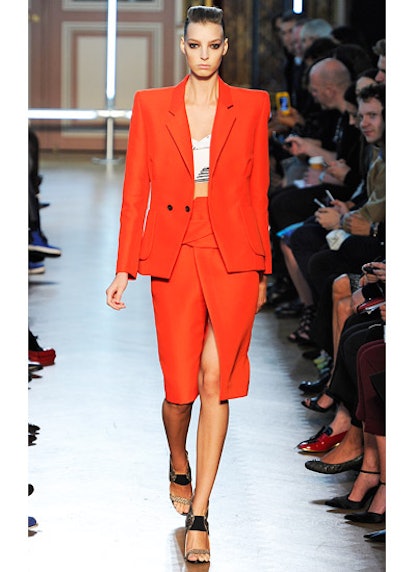 fass-roland-mouret-spring-2013-runway-01-v.jpg