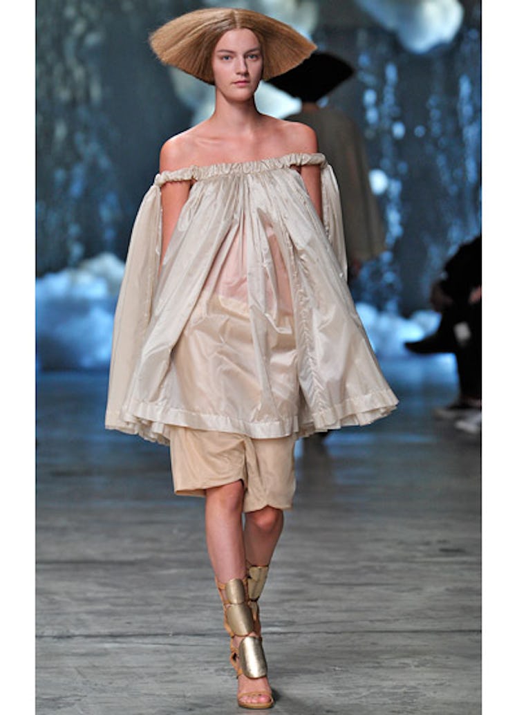 fass-rick-owens-spring-2013-runway-08-v.jpg