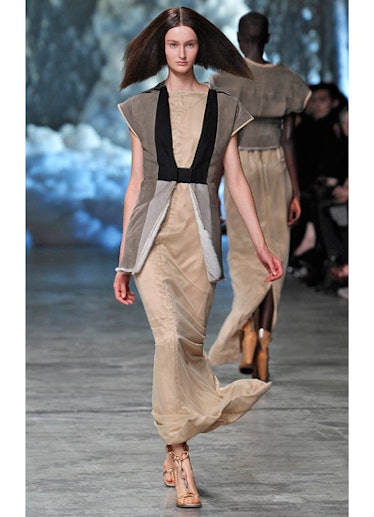 fass-rick-owens-spring-2013-runway-20-v.jpg