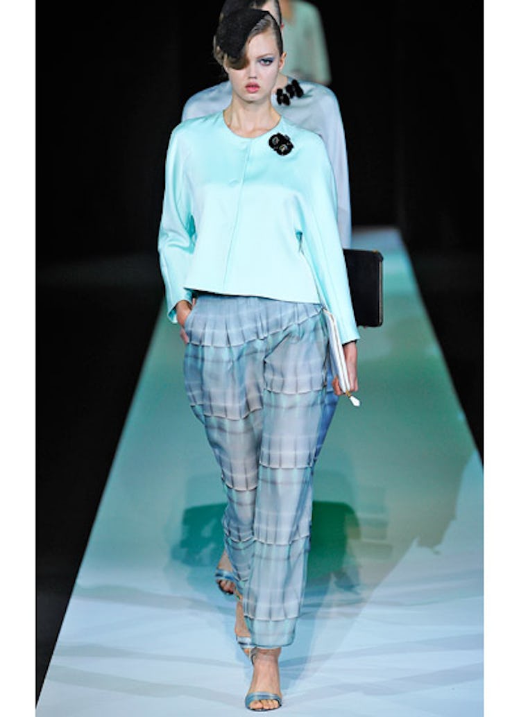 fass-giorgio-armani-spring-2013-runway-20-v.jpg