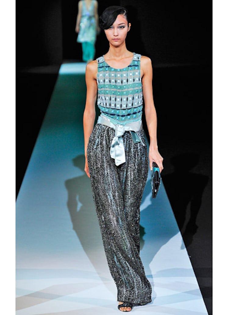 fass-giorgio-armani-spring-2013-runway-35-v.jpg