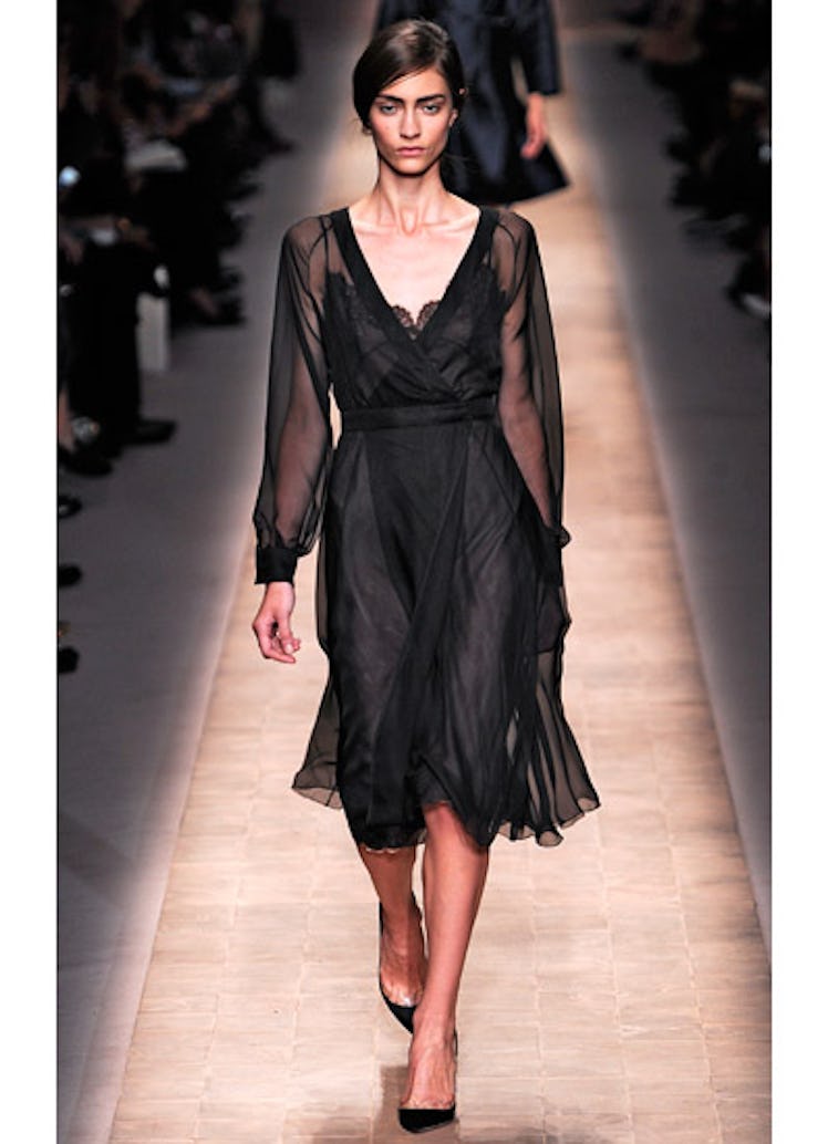 fass-valentino-spring-2013-runway-06-v.jpg