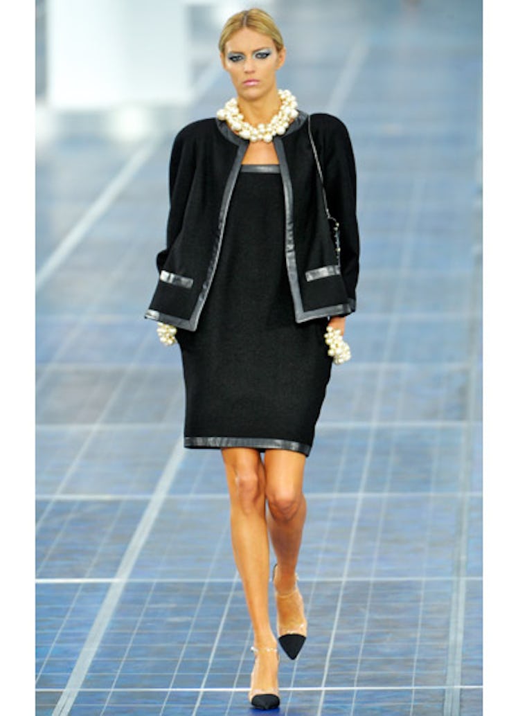 fass-chanel-spring-2013-runway-03-v.jpg