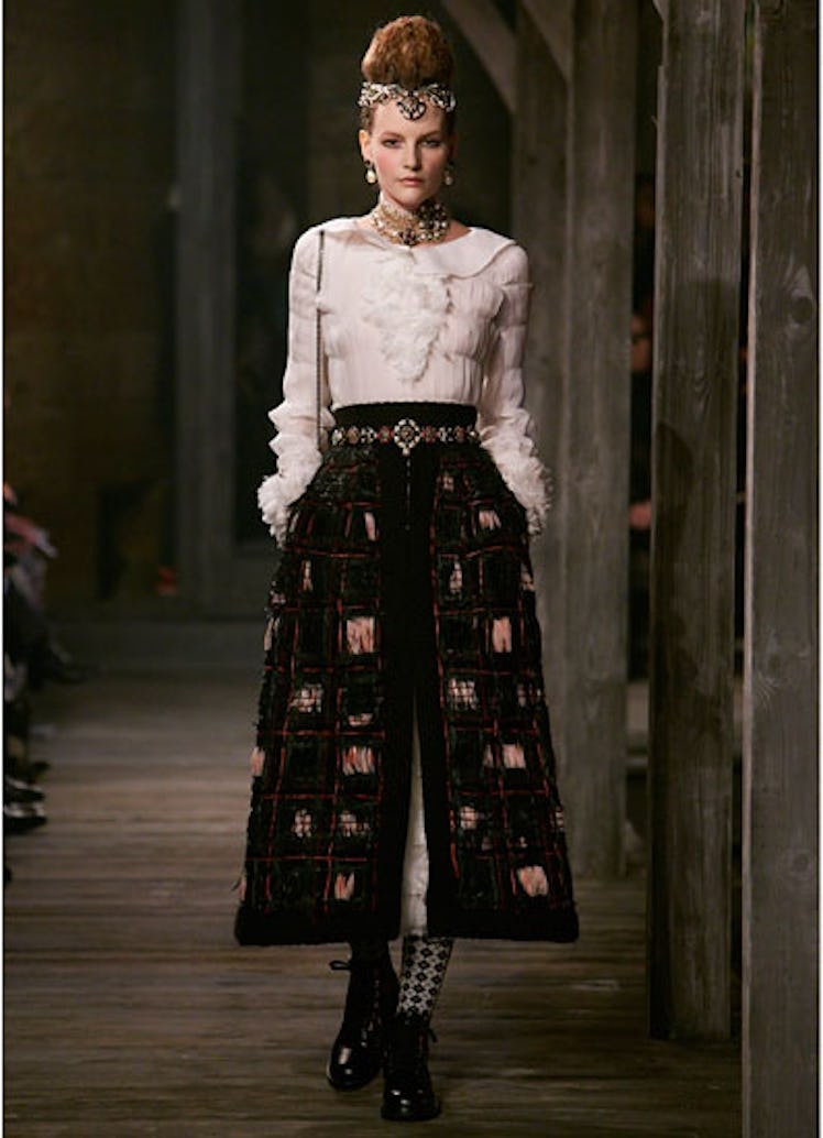 fass-chanel-pre-fall-2013-runway-30-v.jpg