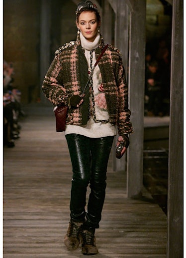 fass-chanel-pre-fall-2013-runway-42-v.jpg