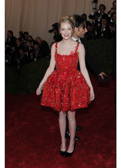 cess-emma-stone-best-red-carpet-looks-09-v.jpg