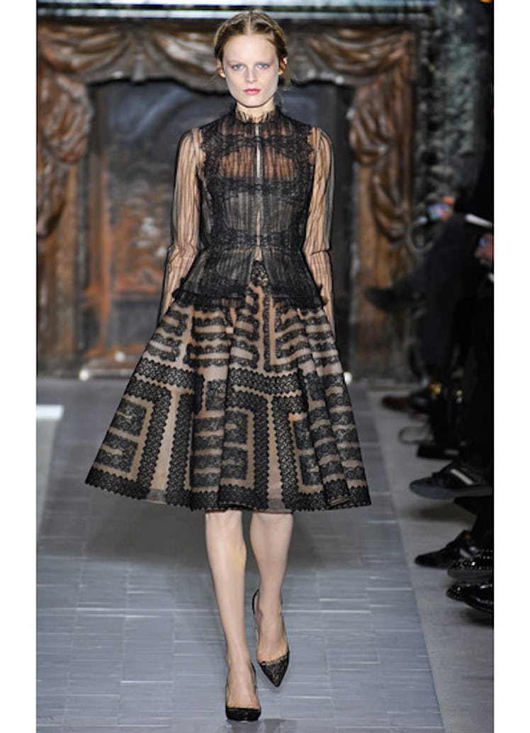 fass-valentino-spring-2013-runway-18-v.jpg