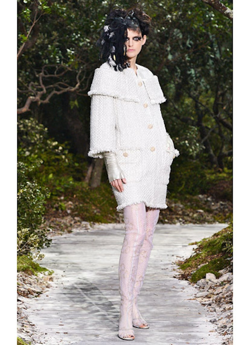 fass-chanel-spring-2013-runway-01-v.jpg