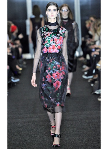 fass-erdem-fall-2013-runway-07-v.jpg