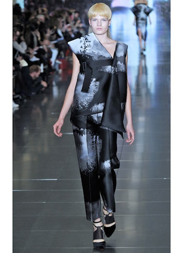 fass-mary-katrantzou-fall-2013-runway-03-v.jpg