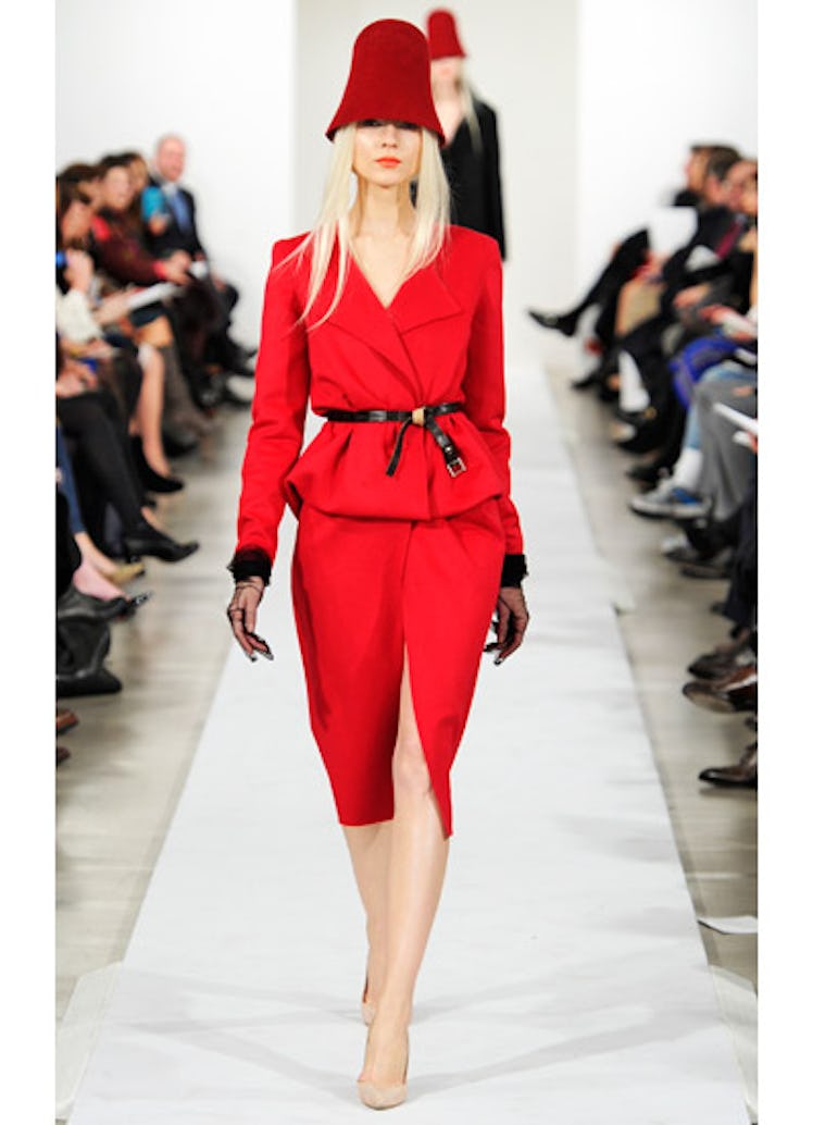 fass-de-la-renta-fall-2013-runway-09-v.jpg