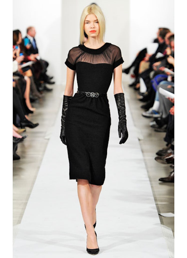 fass-de-la-renta-fall-2013-runway-14-v.jpg