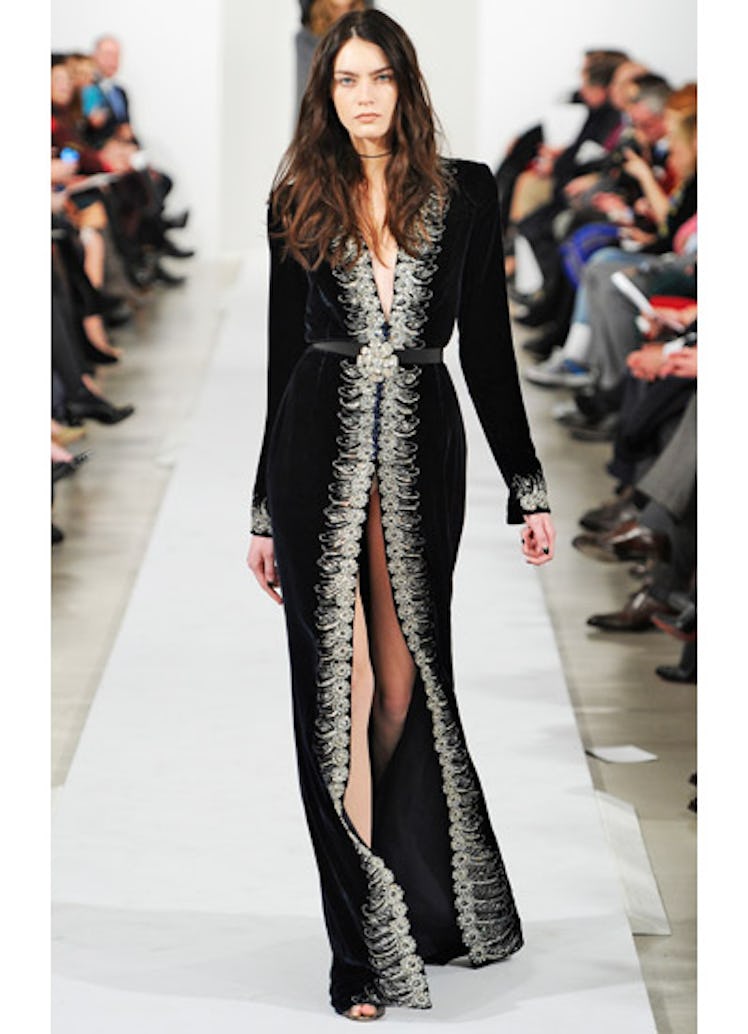 fass-de-la-renta-fall-2013-runway-18-v.jpg