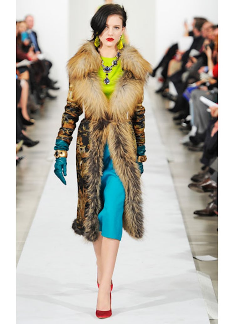 fass-de-la-renta-fall-2013-runway-23-v.jpg