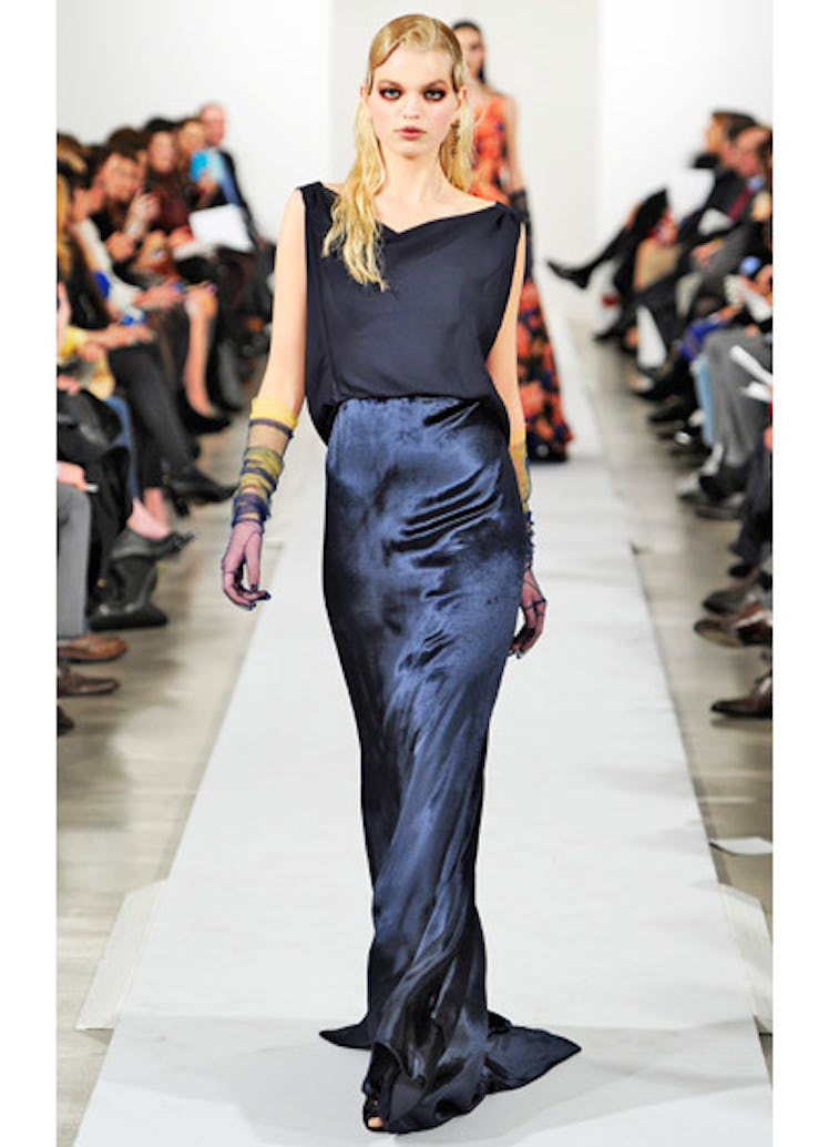 fass-de-la-renta-fall-2013-runway-44-v.jpg