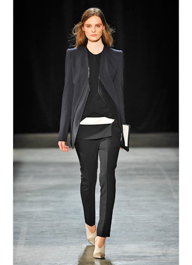 fass-narciso-rodriguez-fall-2013-runway-02-v.jpg