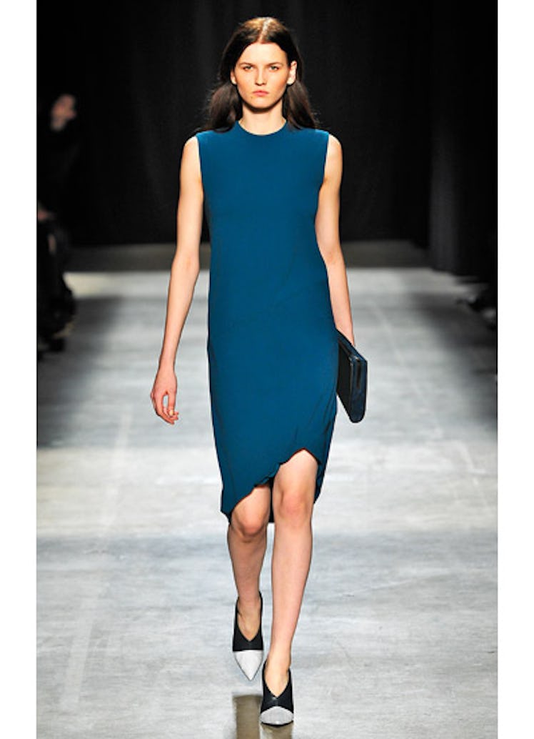 fass-narciso-rodriguez-fall-2013-runway-20-v.jpg