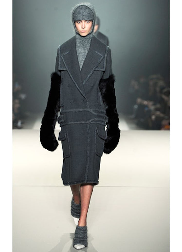 fass-alexander-wang-fall-2013-runway-01-v.jpg