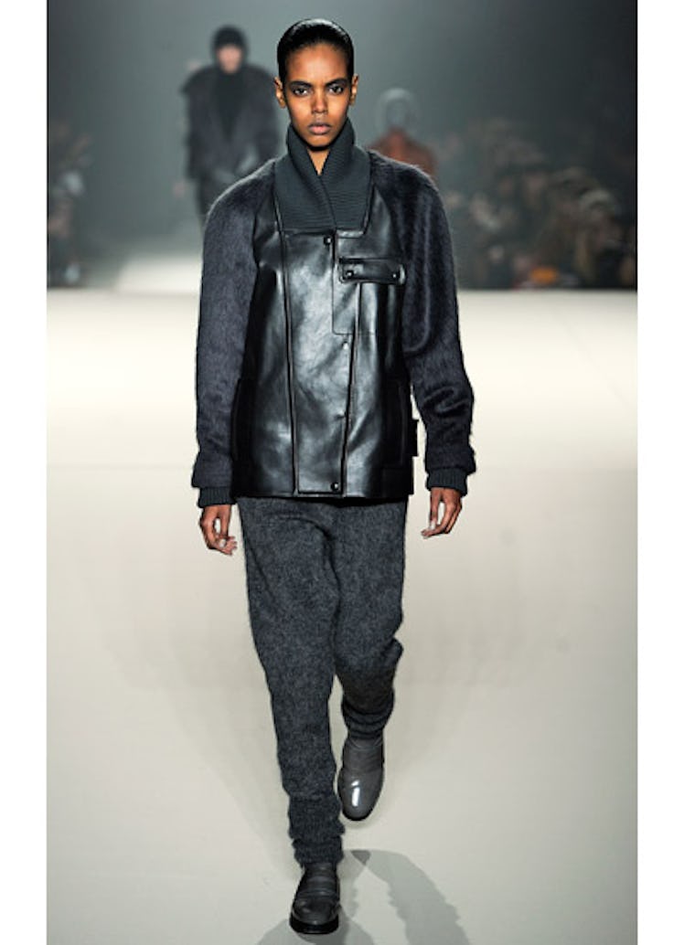 fass-alexander-wang-fall-2013-runway-09-v.jpg