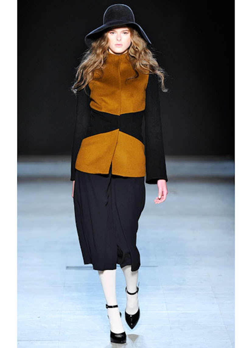 fass-giulietta-fall-2013-runway-01-v.jpg