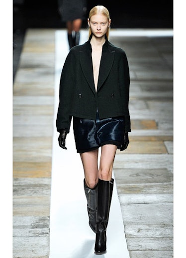 fass-theyskens-theory-fall-2013-runway-08-v.jpg