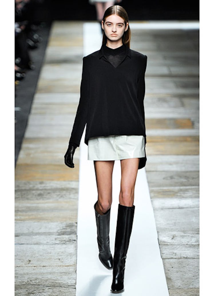 fass-theyskens-theory-fall-2013-runway-11-v.jpg