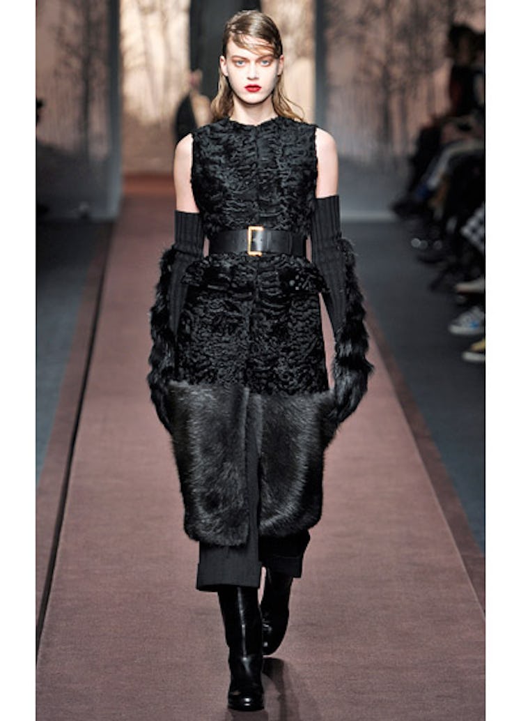 fass-marni-fall-2013-runway-08-v.jpg