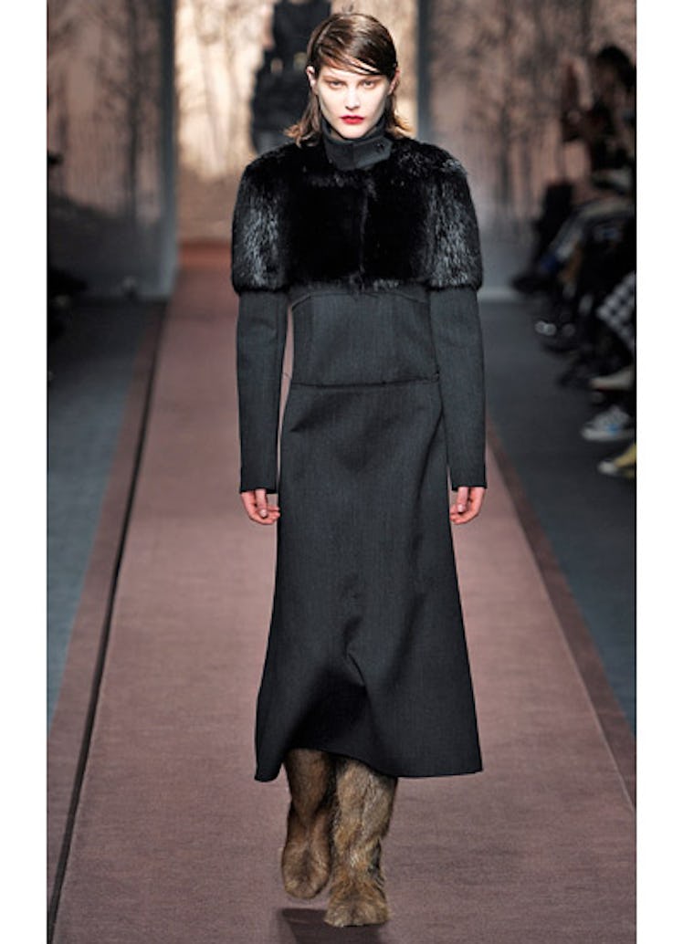 fass-marni-fall-2013-runway-07-v.jpg