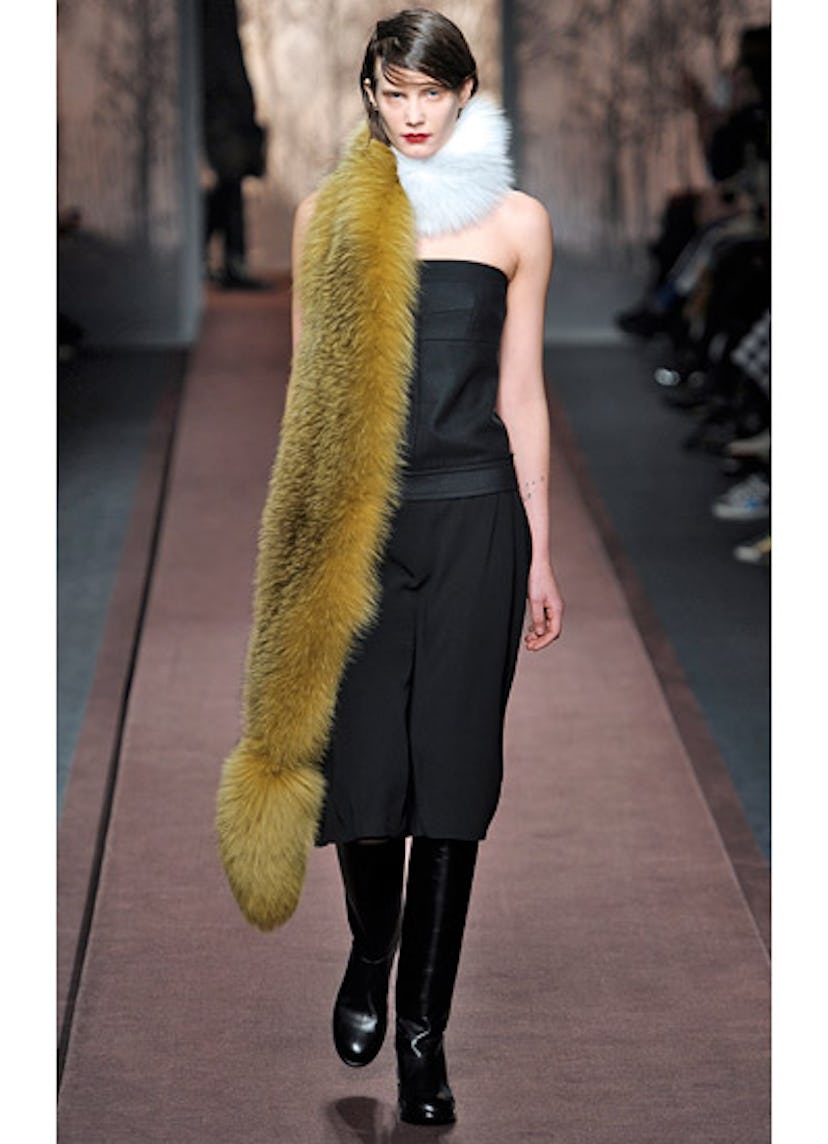 fass-marni-fall-2013-runway-01-v.jpg