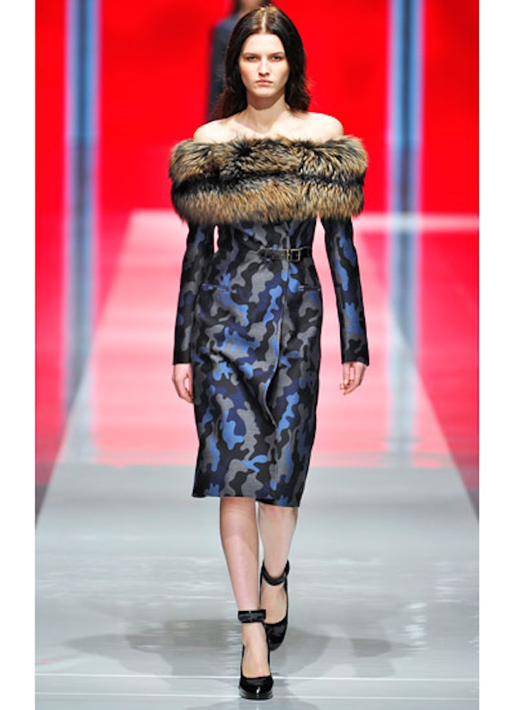 fass-christopher-kane-fall-2013-runway-04-v.jpg