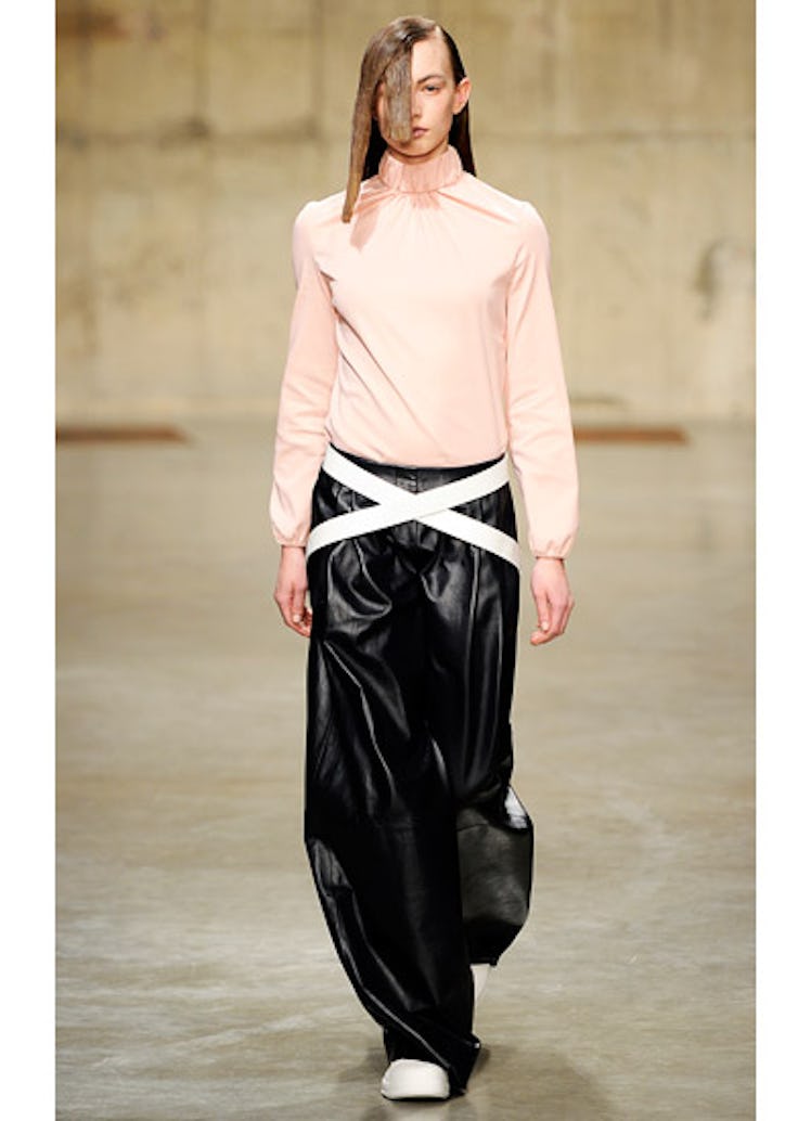 fass-jw-anderson-fall-2013-runway-06-v.jpg