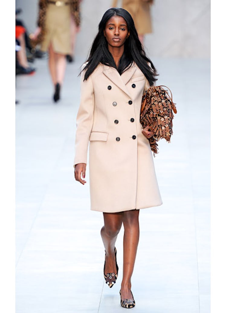 fass-burberry-prorsum-fall-2013-runway-18-v.jpg