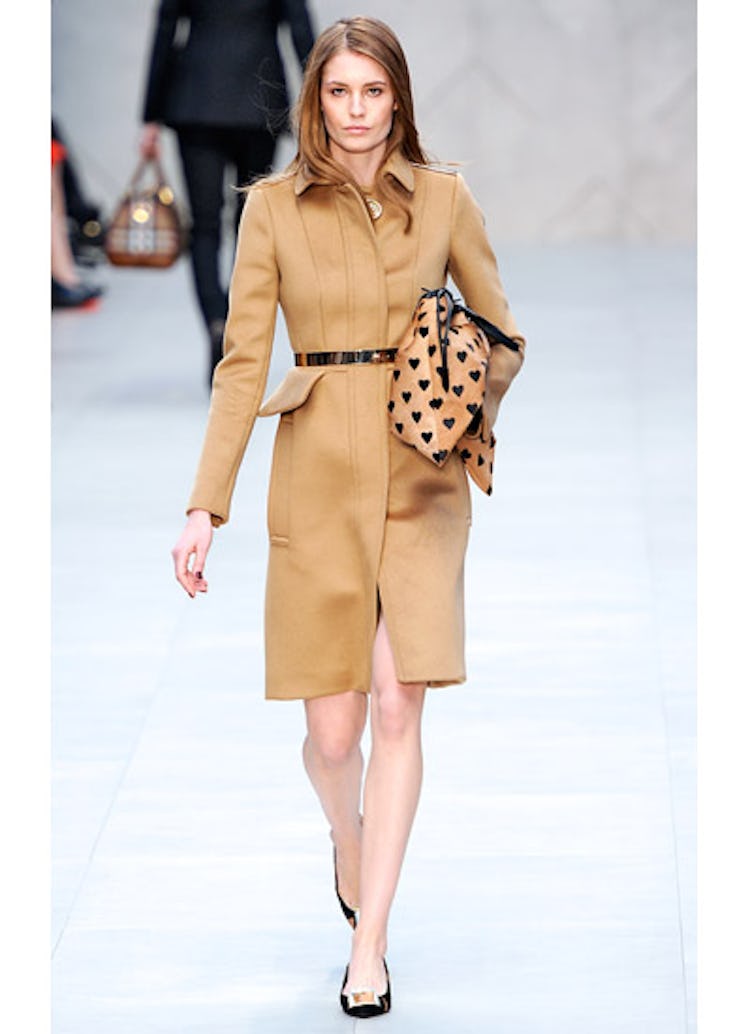 fass-burberry-prorsum-fall-2013-runway-19-v.jpg