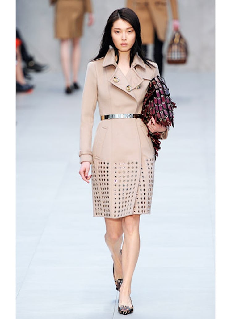 fass-burberry-prorsum-fall-2013-runway-21-v.jpg