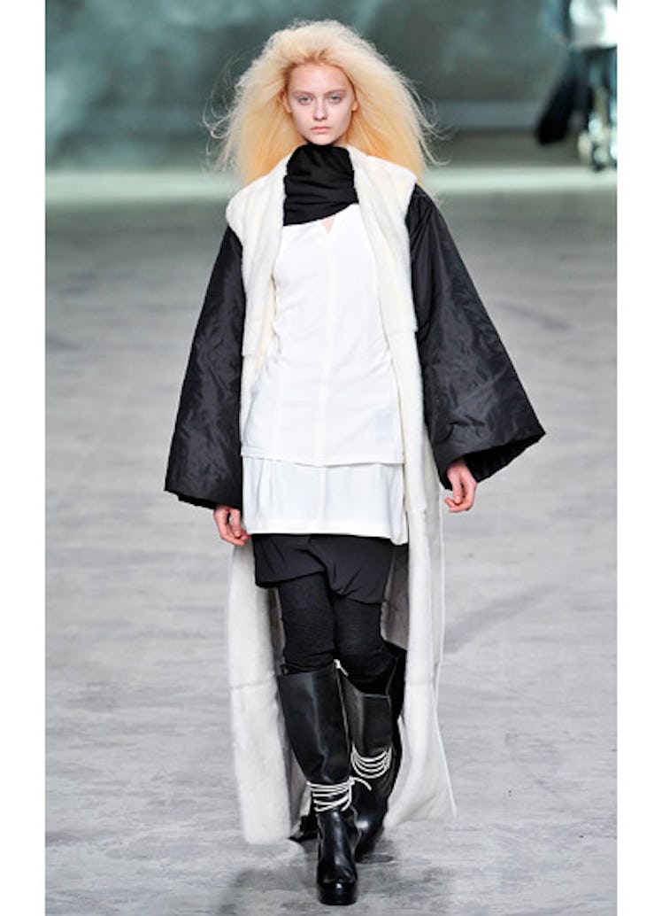 fass-rick-owens_fall-2013-runway-01-v.jpg