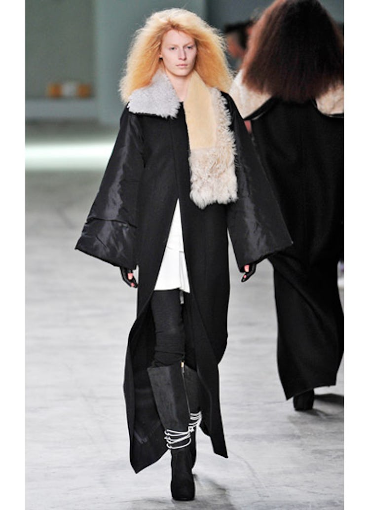 fass-rick-owens_fall-2013-runway-08-v.jpg