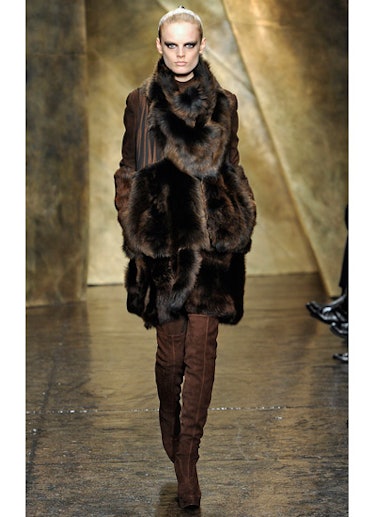 fass-donna-karan-fall-2013-runway-18-v.jpg