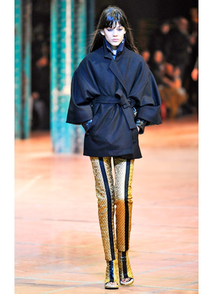 fass-kenzo-fall-2013-runway-01-v.jpg