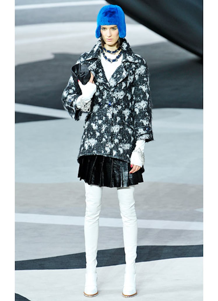 fass-chanel-fall-2013-runway-04-v.jpg