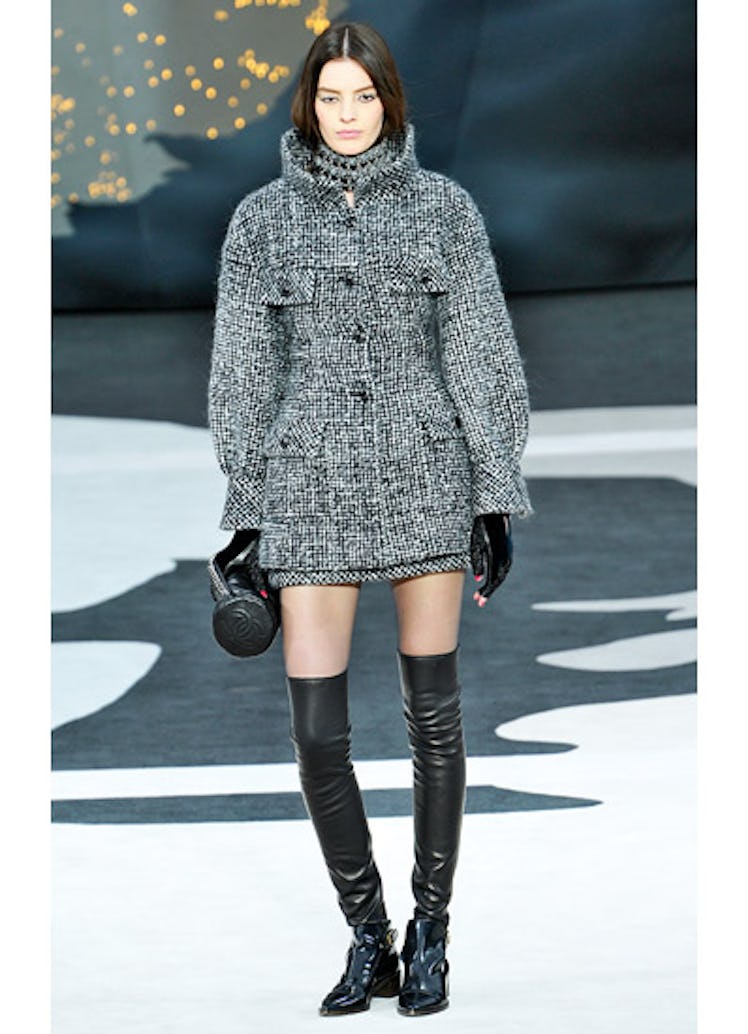 fass-chanel-fall-2013-runway-06-v.jpg