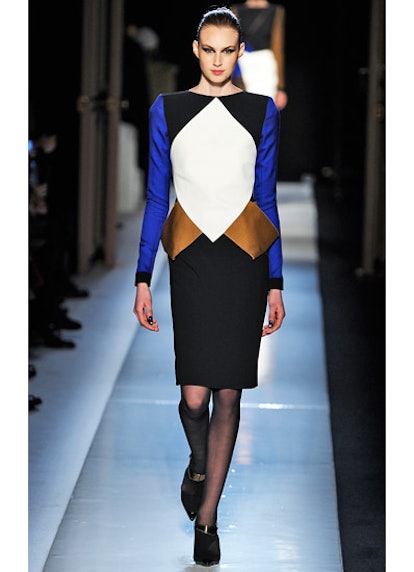 fass-roland-mouret-fall-2013-runway-01-v.jpg