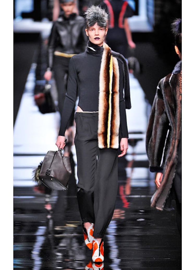 fass-fendi-fall-2013-runway-09-v.jpg